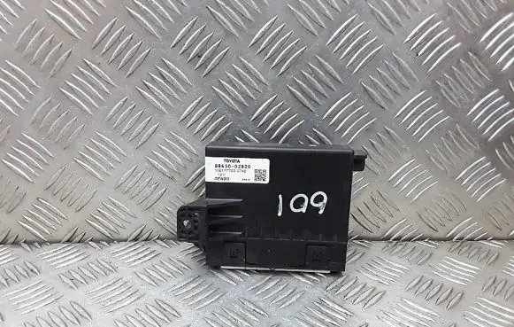Toyota Auris 150 Engine control unit/module 8865002820