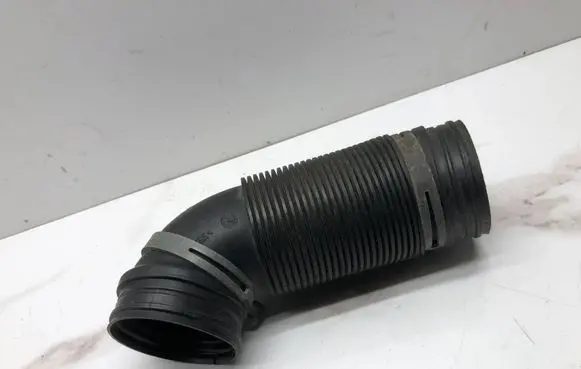 Volkswagen PASSAT B6 Air intake duct part 1K0129684B 446148DE
