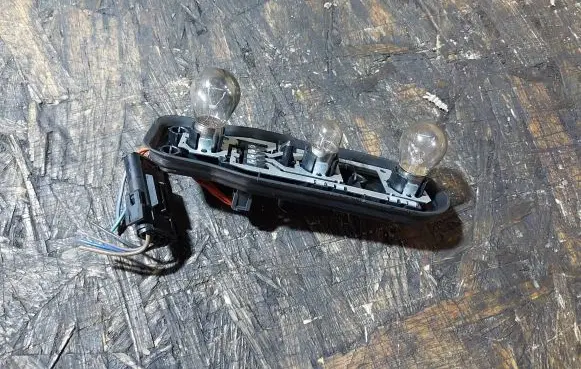 BMW 5 E39 Tail light bulb cover holder 8371324 393440