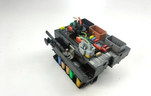 Citroen C5 Fuse box set 9675877980