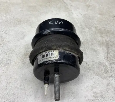 Engine mount bracket