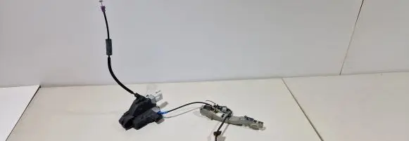 Citroen C6 Front door lock 9686676780