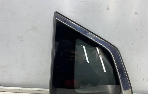 Nissan Rogue Rear vent window glass 