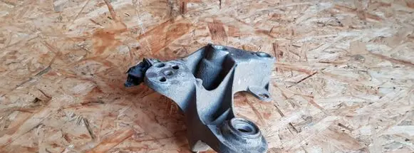Audi A4 S4 B5 8D Engine mounting bracket 8D0199352H