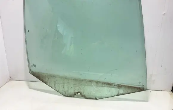Volkswagen Golf V Rear door window glass AS2