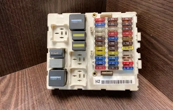 Ford Focus Fuse module 2M5T14A073BD 518783303