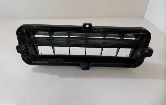 Quarter panel pressure vent