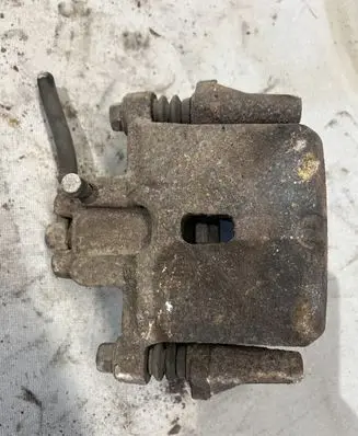 Mitsubishi Pajero Rear brake caliper