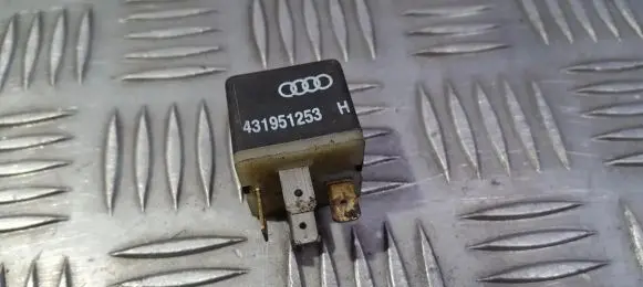 Volkswagen PASSAT B3 Other relay 431951253H