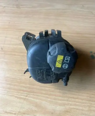 BMW 5 G30 G31 G38 Coolant expansion tank/reservoir 9485733 17980710