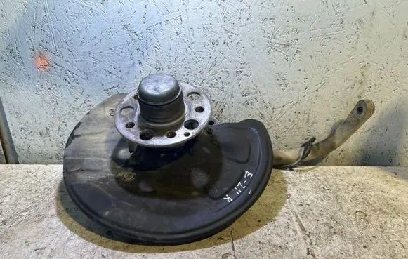 Mercedes-Benz E W211 Front wheel hub
