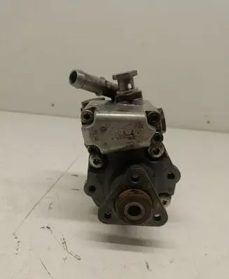 BMW 5 E60 E61 Power steering pump 6779365