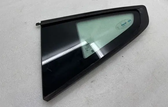 Ford Mustang VI Rear side window FR3B6329701AF 43R000262 512293AF