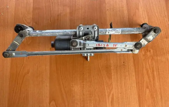 Seat Ibiza IV (6J,6P) Front wiper linkage and motor 3397021194 6R1955023A