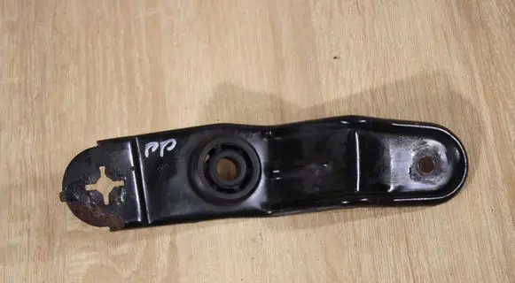 Radiator mount bracket