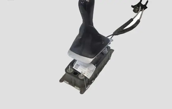 Skoda Octavia Mk2 (1Z) Gear shifter/selector 1K0711049CG
