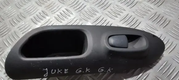 Nissan Juke I F15 Electric window control switch 829611KA2A
