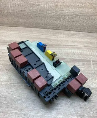 Renault Clio II Fuse module 21650985 216509853A