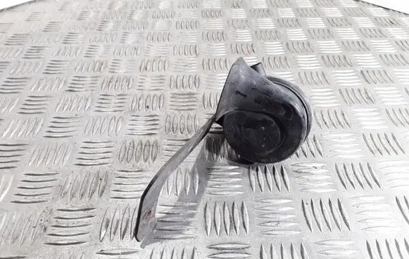 Volkswagen Touareg I Horn signal 7L0951228