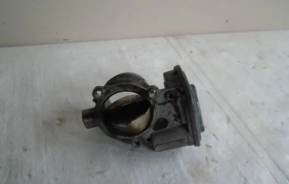 BMW 1 E81 E87 Throttle body valve 780437301