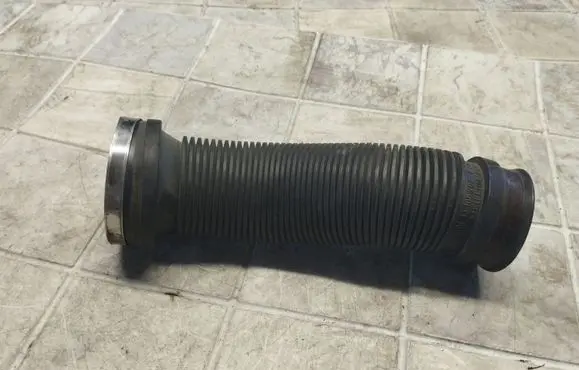 Opel Astra H Air intake duct part 13105267