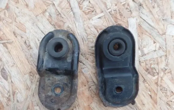 Radiator mount bracket