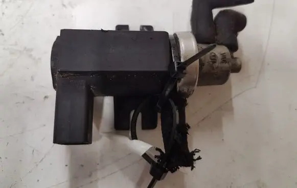 Volkswagen Golf IV Turbo solenoid valve 1J0906627 72290320