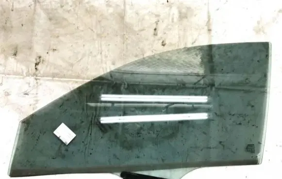 Honda CR-V Front door window glass four-door