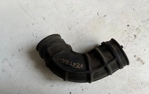 Opel Vectra B Air intake hose/pipe 90572051 GM90572051