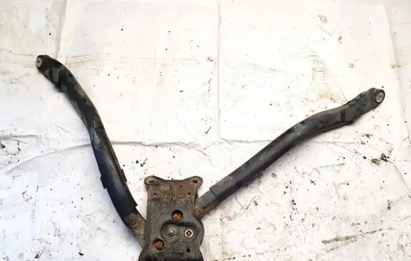 Mercedes-Benz A W169 Engine mount bracket
