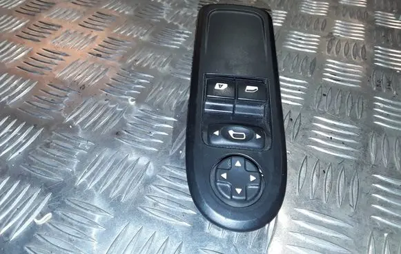 Citroen C2 Electric window control switch 98012289XT