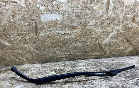 Infiniti G37 Front wiper blade arm