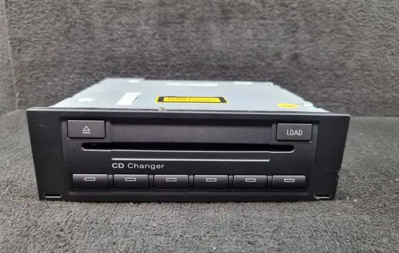 Audi A4 S4 B7 8E 8H CD/DVD changer 8E0035111D