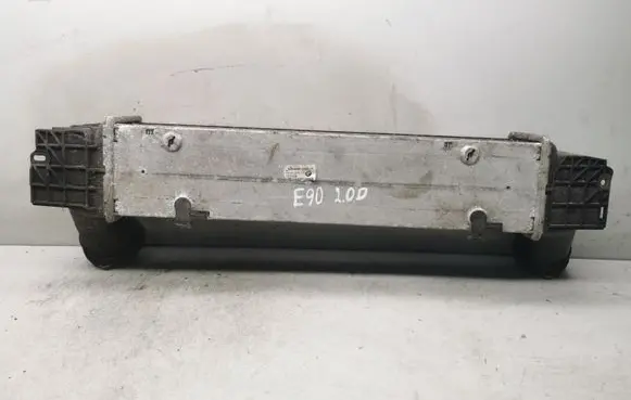 BMW 3 E90 E91 Intercooler radiator 779878802 3296399