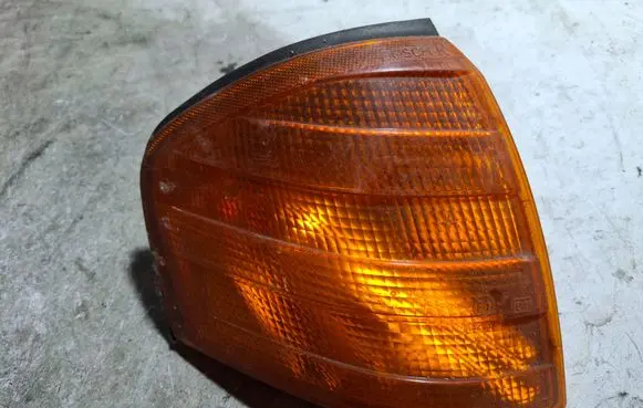 Mercedes-Benz C W202 Front indicator light 1305232110