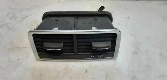 Rear air vent grill