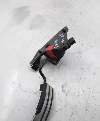 Nissan Qashqai Accelerator throttle pedal