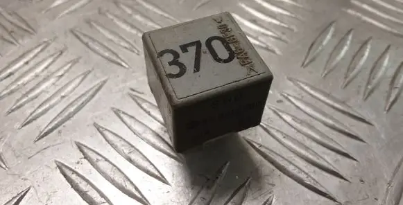 Audi A6 S6 C5 4B Other relay 8D0951253