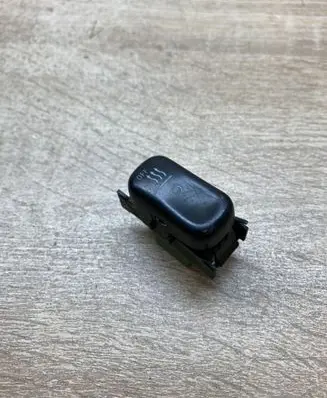 Mercedes-Benz A W168 Windscreen/window heater switch 2108212651 501770