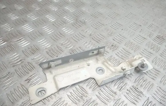 Renault Captur Fender mounting bracket 631235481R
