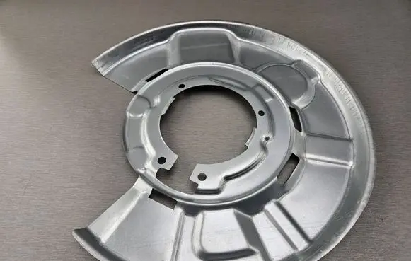 BMW 1 E81 E87 Rear brake disc plate dust cover 6792247 34216792247 6780217