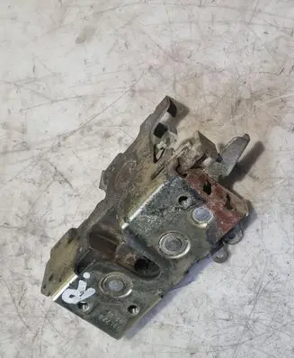 Volkswagen II LT Front door lock 9017200235