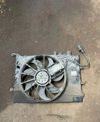 Volvo XC70 Radiator cooling fan shroud 0130303947 30645148 1137328081