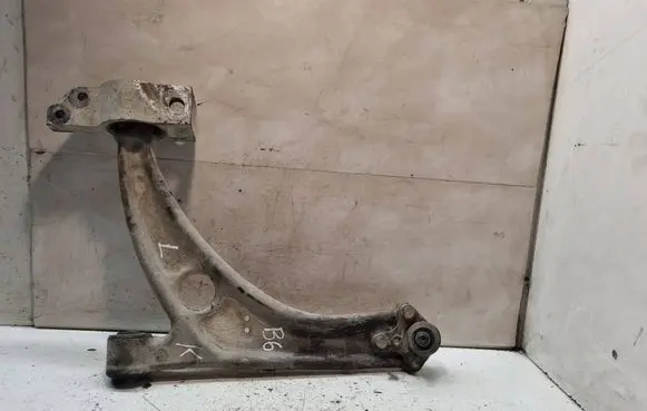Volkswagen PASSAT B6 Front lower control arm/wishbone 3C0407153B