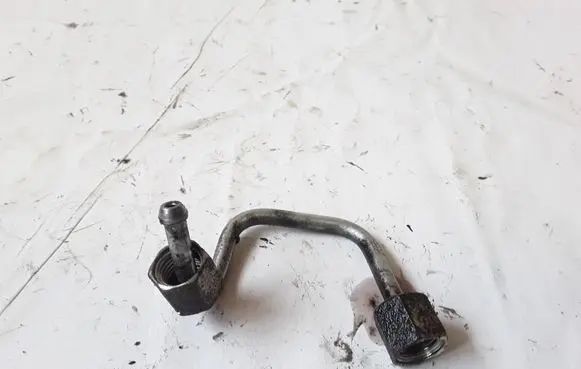 Volkswagen PASSAT B7 Fuel injector supply line/pipe NOCODE