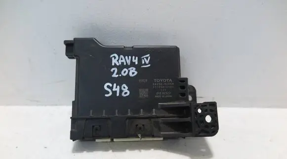 Toyota RAV 4 (XA40) Air conditioner control unit module 8865042550