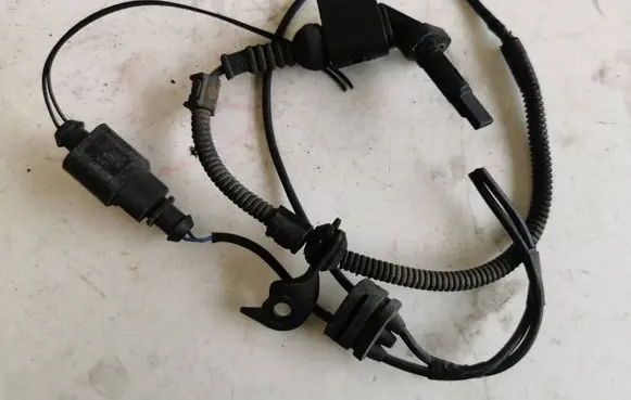 Volkswagen Touran I Rear ABS sensor wiring 6E0973702