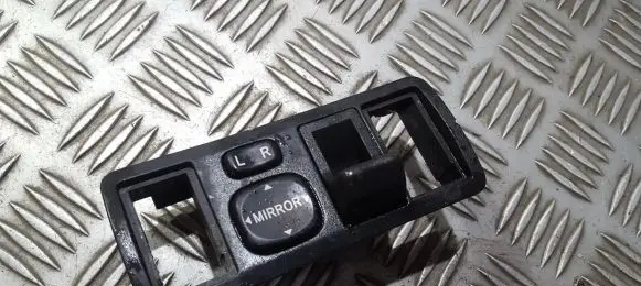 Toyota Corolla Verso E121 Wing mirror switch 183574