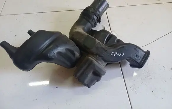 Chrysler 300 - 300C Intake resonator 04591871AB