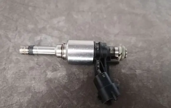 Ford Mustang VI Fuel injector 0261500194-T